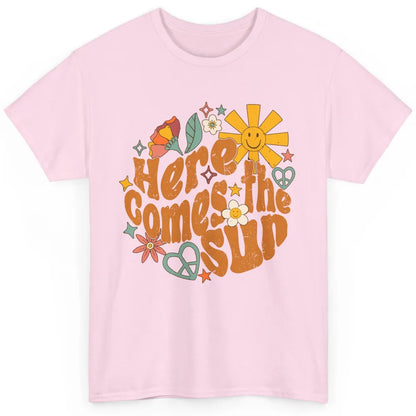 Retro Daisy Rainbow Sunrise Here Comes The Sun Hippie Girl Classic Unisex T-Shirt