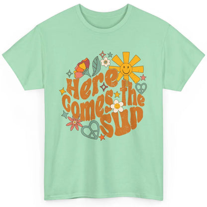 Retro Daisy Rainbow Sunrise Here Comes The Sun Hippie Girl Classic Unisex T-Shirt